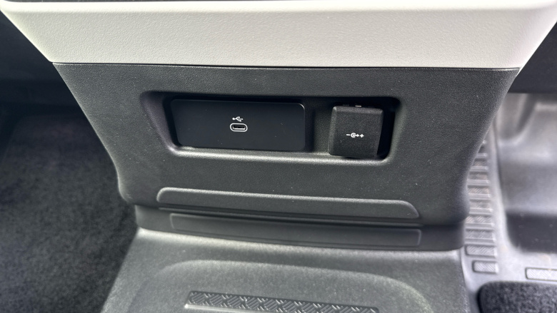 Land Rover Defender 3.0 D250 X-Dynamic SE 90 3dr Auto [6 Seat] Diesel Estate